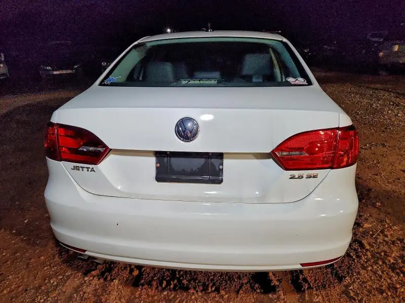 2013 VOLKSWAGEN JETTA SE  