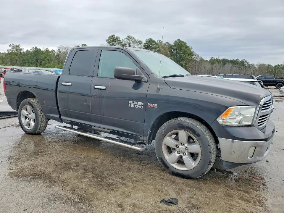2016 RAM 1500 SLT  