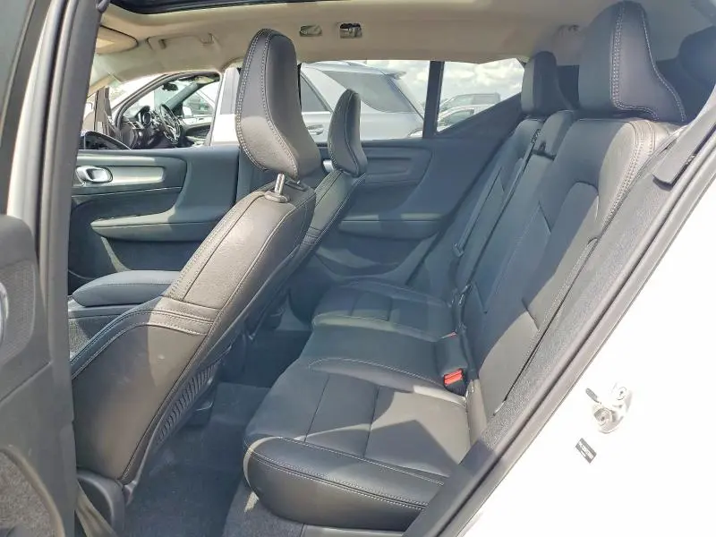 2026 VOLVO XC40 PLUS  
