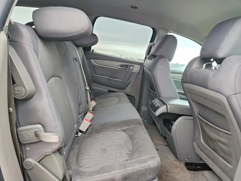 2013 CHEVROLET TRAVERSE LS  