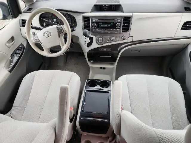 2011 TOYOTA SIENNA LE  
