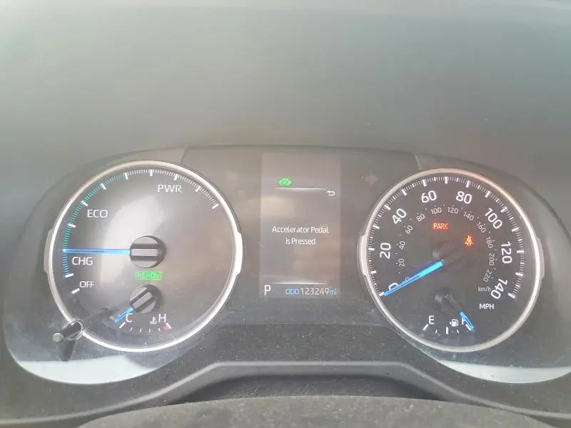 2021 TOYOTA RAV4 LE  