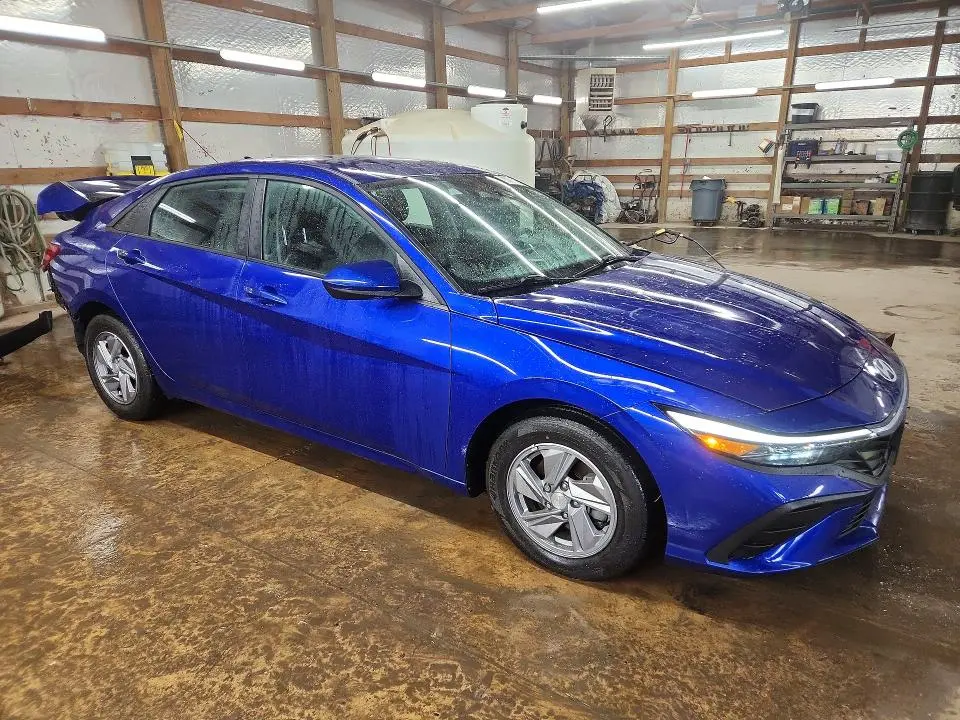 2024 HYUNDAI ELANTRA SE  