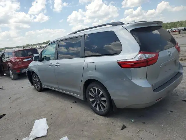 2019 TOYOTA SIENNA XLE  
