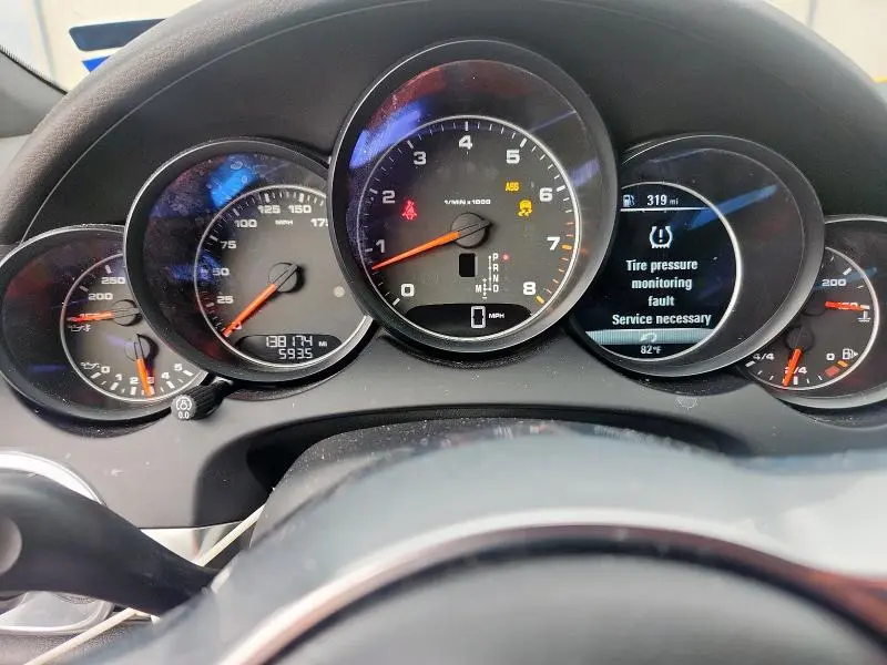 2017 PORSCHE CAYENNE   