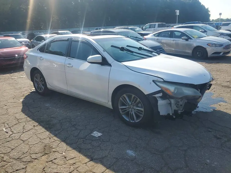 2015 TOYOTA CAMRY SE  