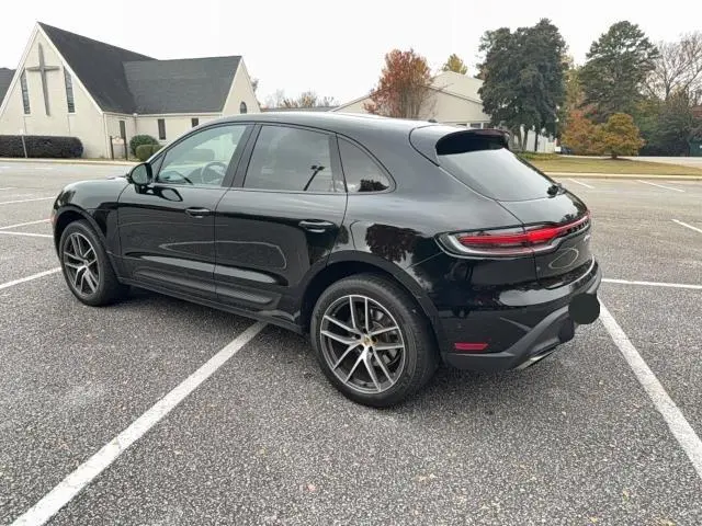 2024 PORSCHE MACAN BASE  