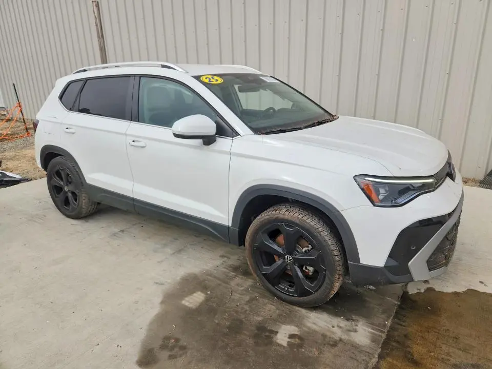 2025 VOLKSWAGEN TAOS SE  