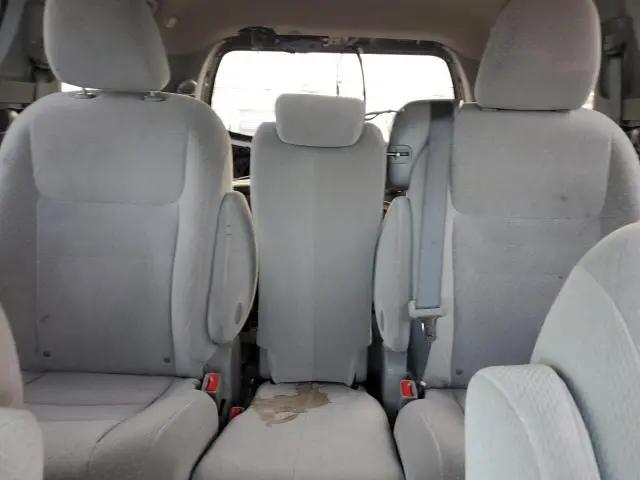 2017 TOYOTA SIENNA LE  