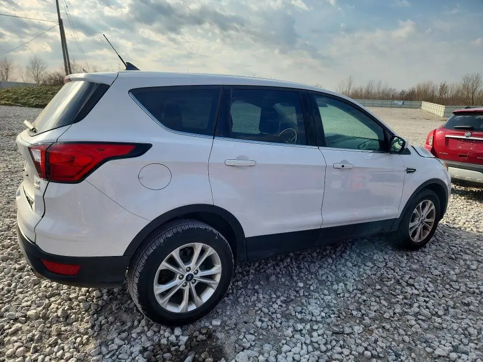 2019 FORD ESCAPE SE  