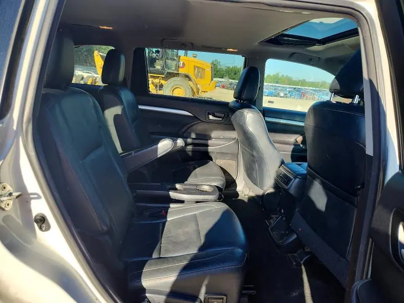 2016 TOYOTA HIGHLANDER XLE  