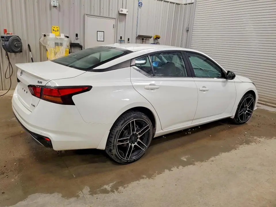 2021 NISSAN ALTIMA SR  