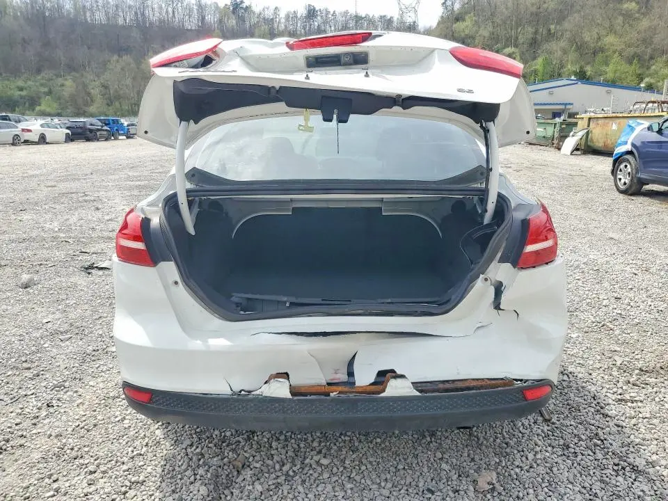 2016 FORD FOCUS SE  