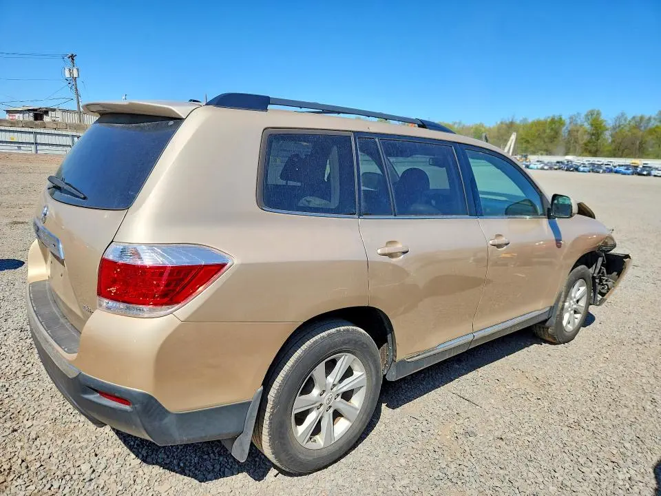 2012 TOYOTA HIGHLANDER SE  