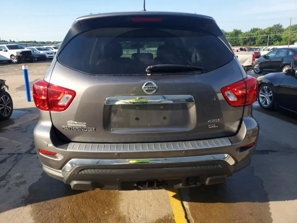 2018 NISSAN PATHFINDER SL  