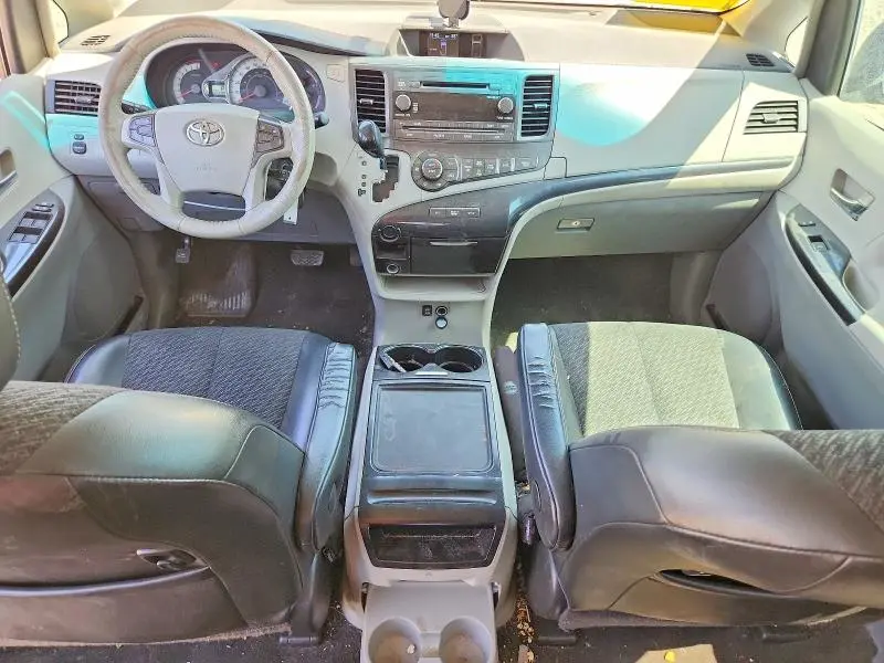 2013 TOYOTA SIENNA SPORT  