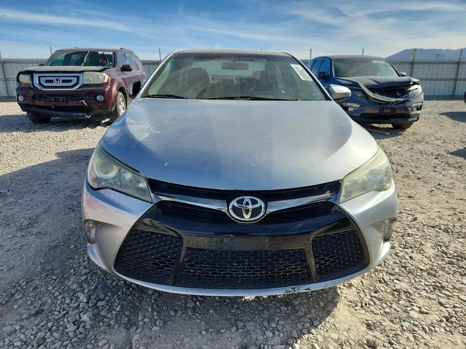 2017 TOYOTA CAMRY SE  