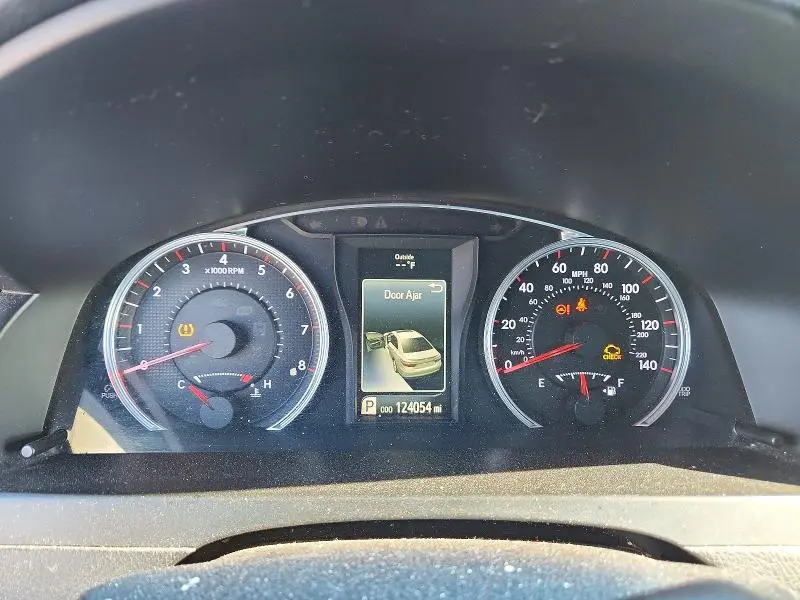 2016 TOYOTA CAMRY SE  