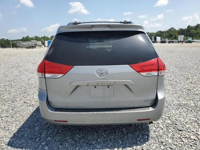 2011 TOYOTA SIENNA XLE  