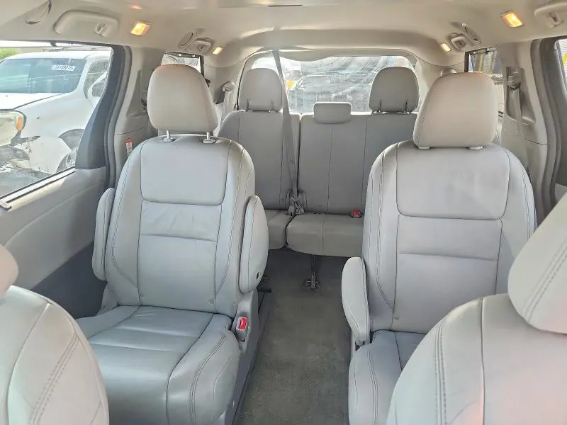 2017 TOYOTA SIENNA XLE PREMIUM 7-PASSENGER  