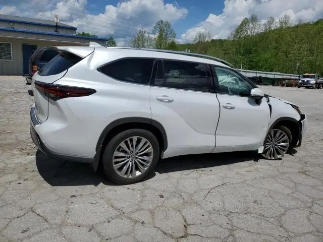 2024 TOYOTA HIGHLANDER LE  