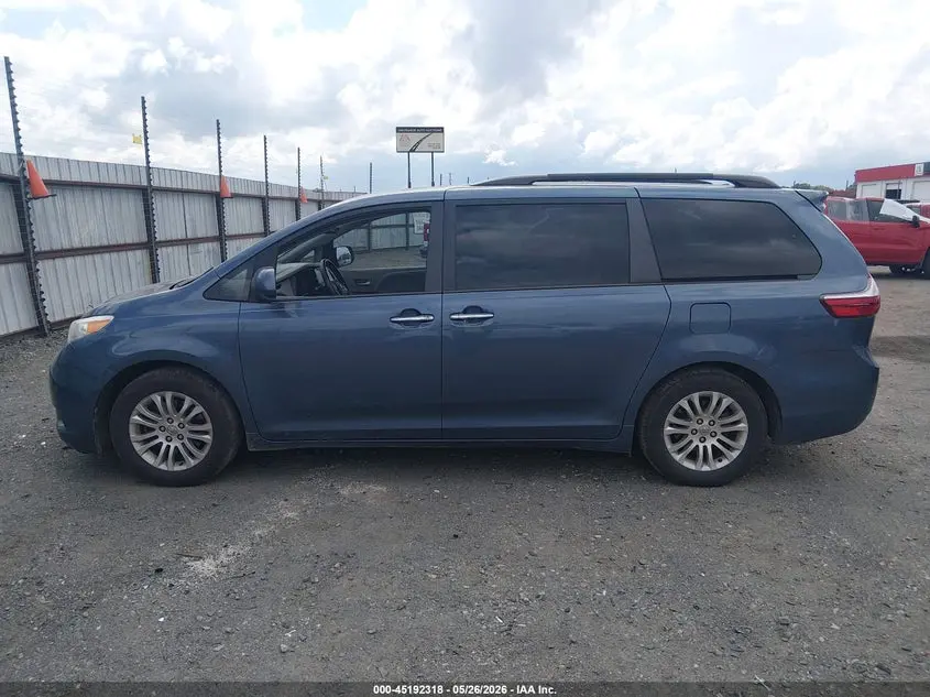 2015 TOYOTA SIENNA XLE 8 PASSENGER