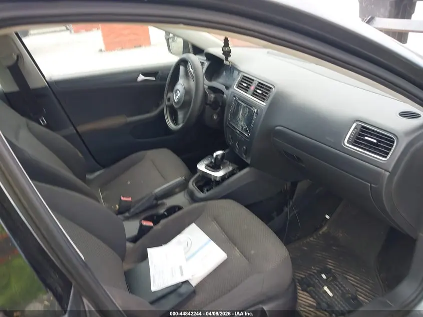 2011 VOLKSWAGEN JETTA 2.0L S