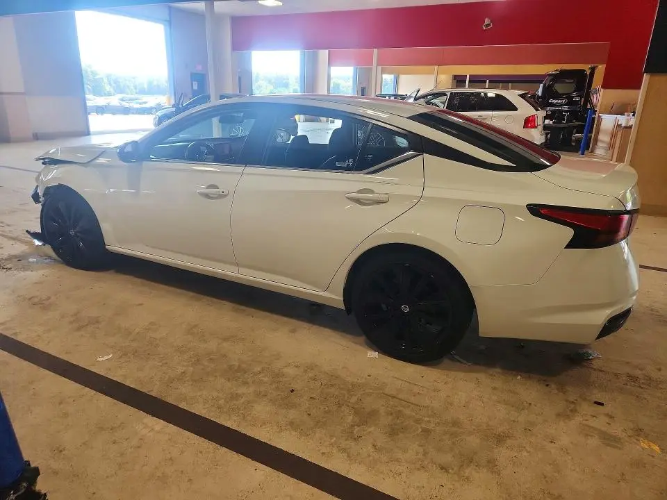 2022 NISSAN ALTIMA SR  