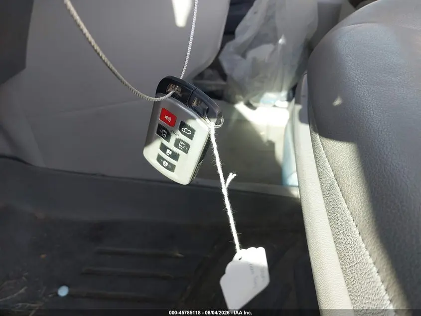 2020 TOYOTA SIENNA XLE
