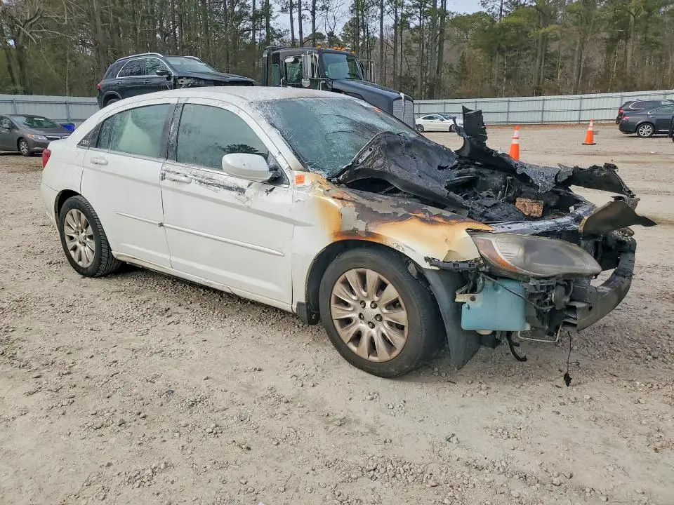 2013 CHRYSLER 200 LX  
