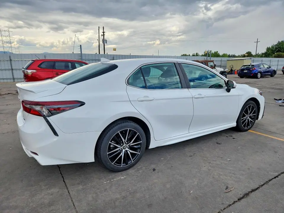 2021 TOYOTA CAMRY SE  