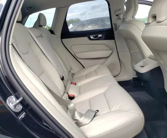 2025 VOLVO XC60 PLUS  