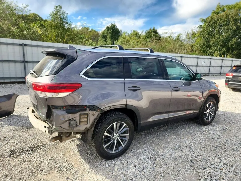2019 TOYOTA HIGHLANDER XLE  