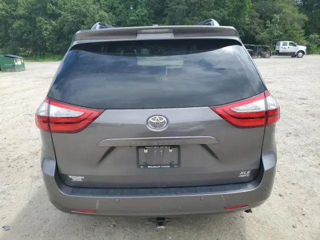 2016 TOYOTA SIENNA XLE  