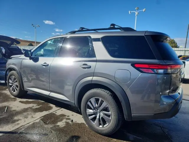 2022 NISSAN PATHFINDER SV  
