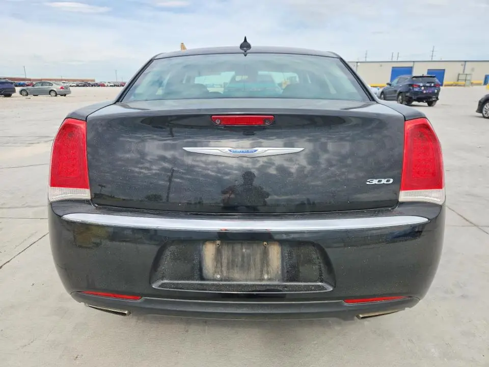 2019 CHRYSLER 300 LIMITED  