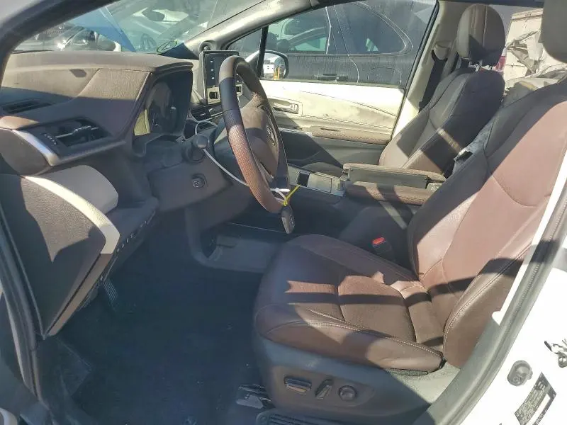 2023 TOYOTA SIENNA LIMITED  