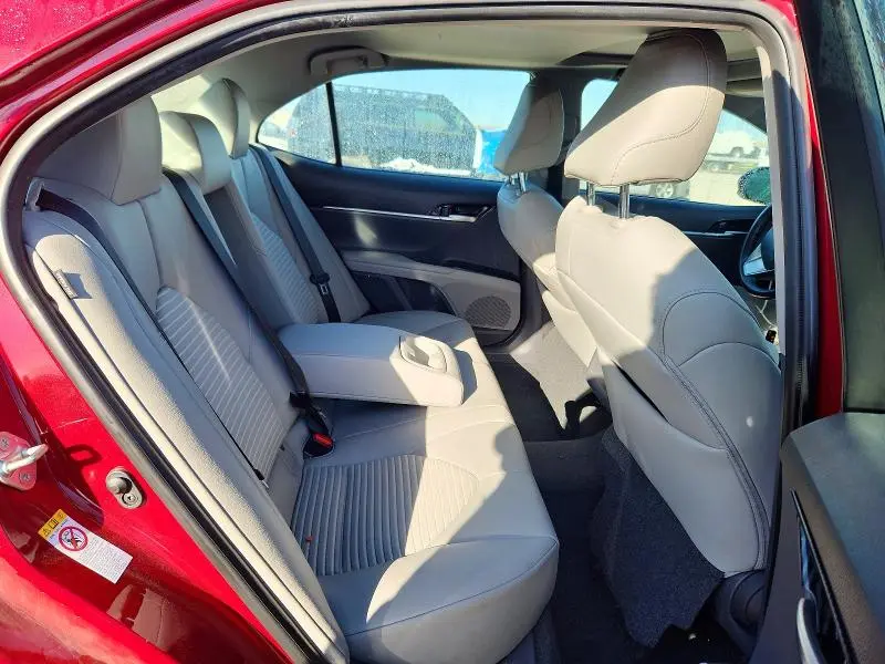 2018 TOYOTA CAMRY SE  