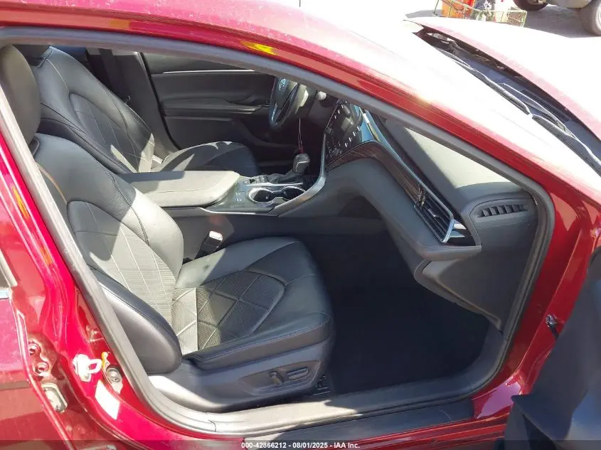 2019 TOYOTA CAMRY XLE