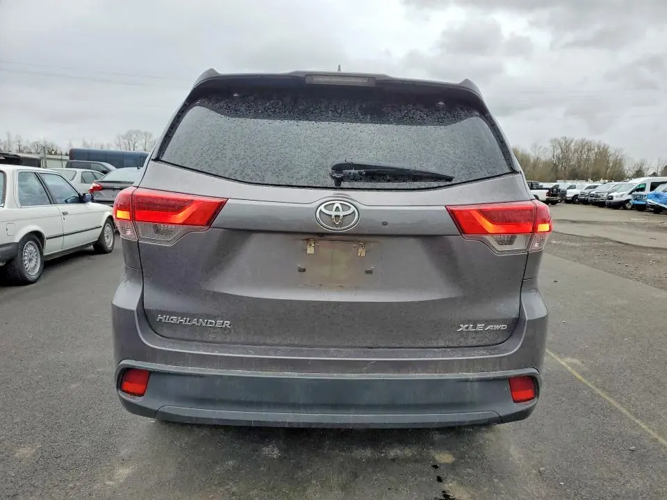 2017 TOYOTA HIGHLANDER XLE  