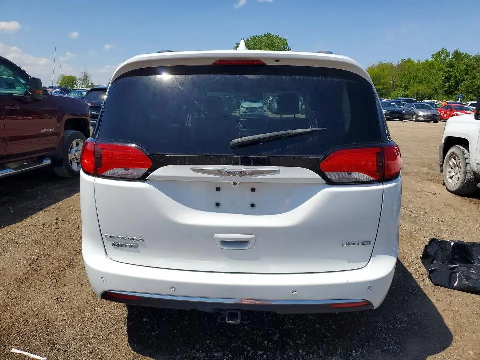 2017 CHRYSLER PACIFICA LIMITED  