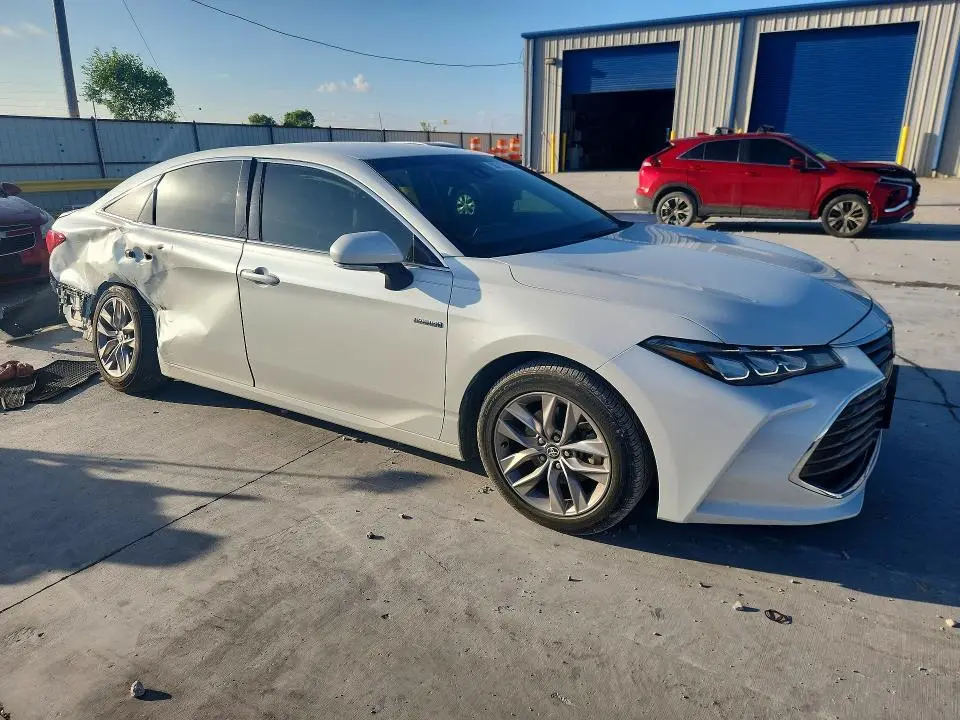 2021 TOYOTA AVALON XLE  