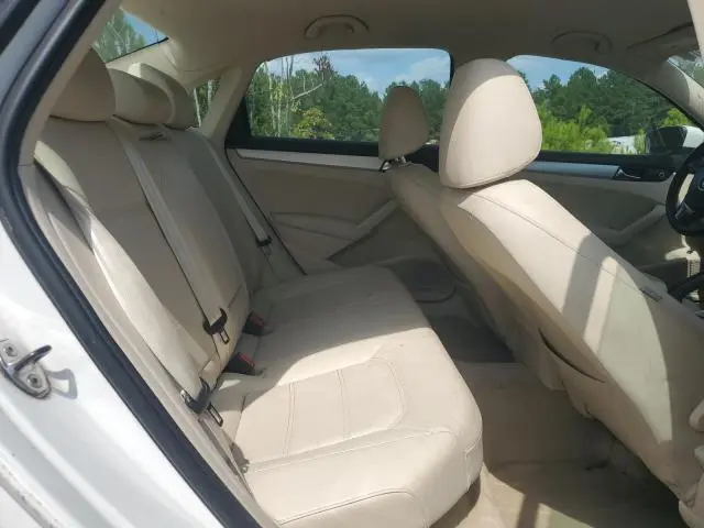2013 VOLKSWAGEN PASSAT SE  