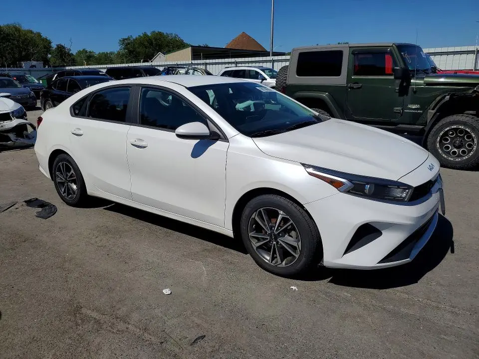 2023 KIA FORTE LXS  