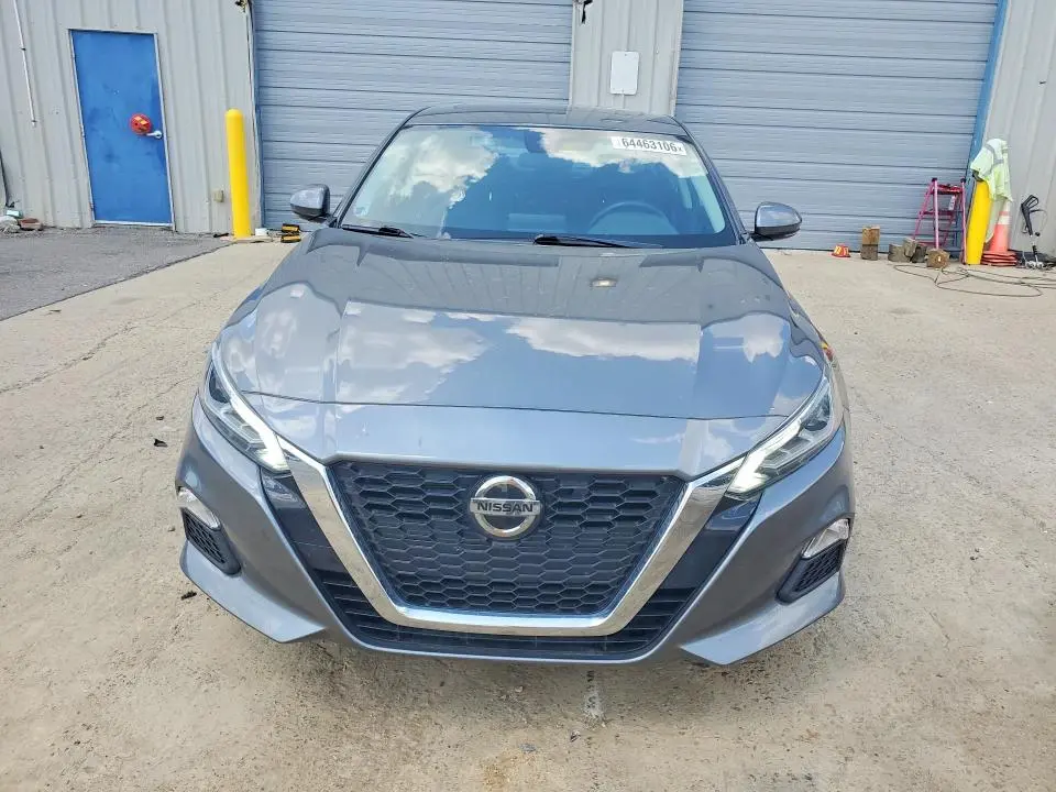 2022 NISSAN ALTIMA SV  