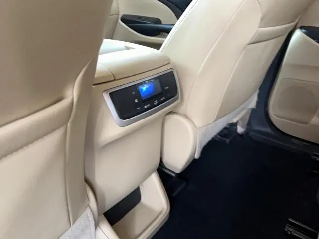 2019 TOYOTA HIGHLANDER LE PLUS  