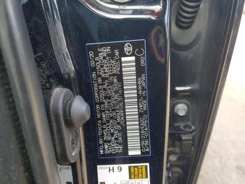 2020 TOYOTA PRIUS XLE  