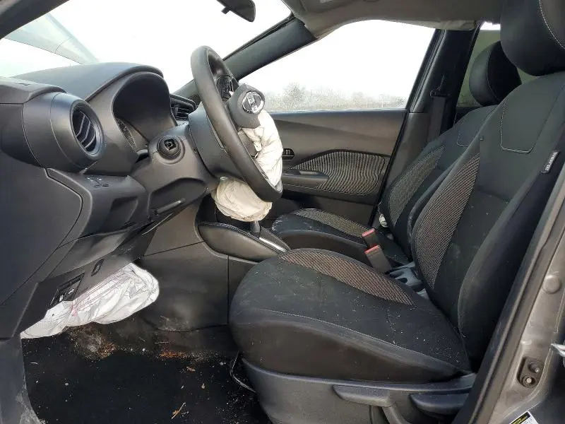 2019 NISSAN KICKS S  