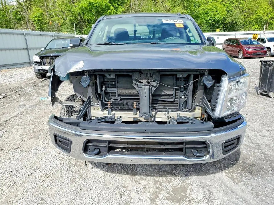 2017 NISSAN TITAN SV  