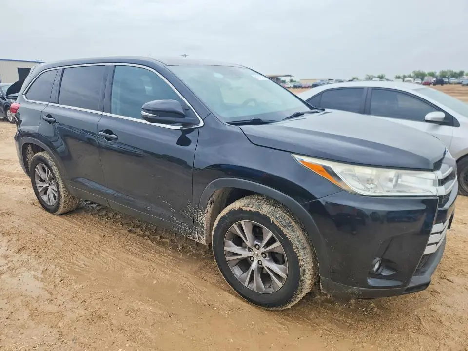2018 TOYOTA HIGHLANDER LE  
